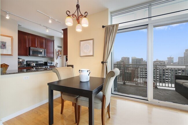 Photo - 330 W Grand Ave Unidad 1706