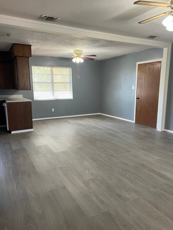 Photo - 1506 Ave C