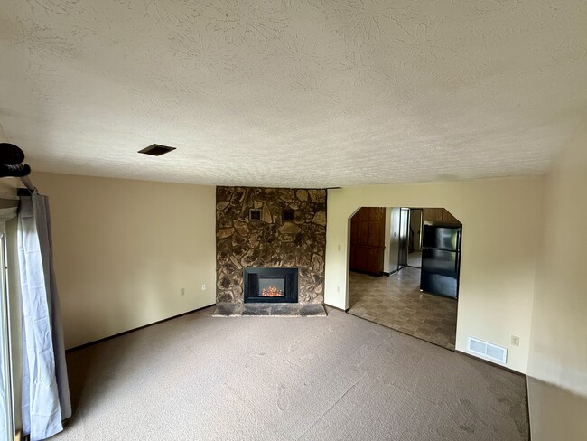 Building Photo - 5795 Pepperwood Ct