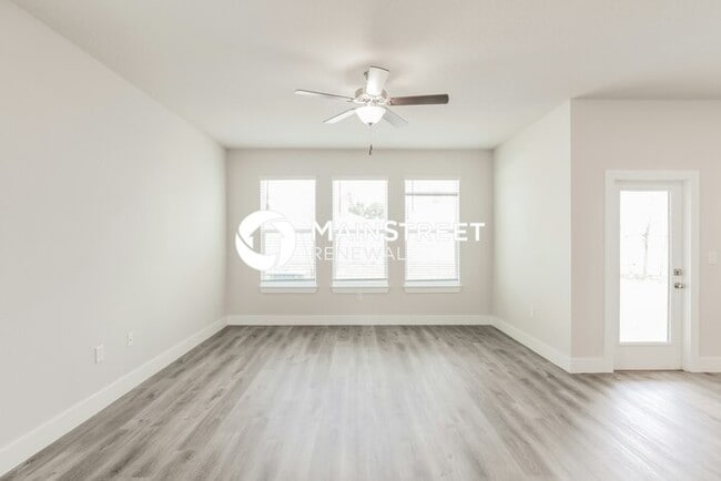 Photo - 3 Bedroom Pet-Friendly Home in Deland, FL with Main Street Renewal