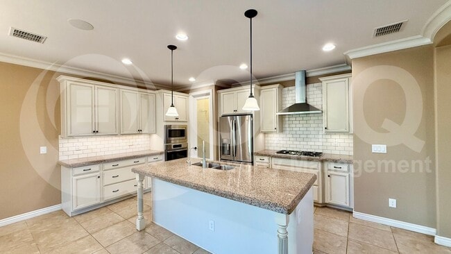 Photo - 220 E Horseshoe Dr