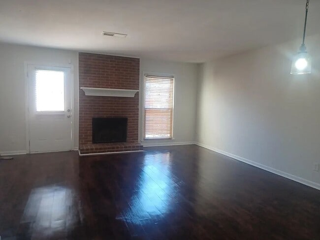 Photo - 595 Wedgewood Dr