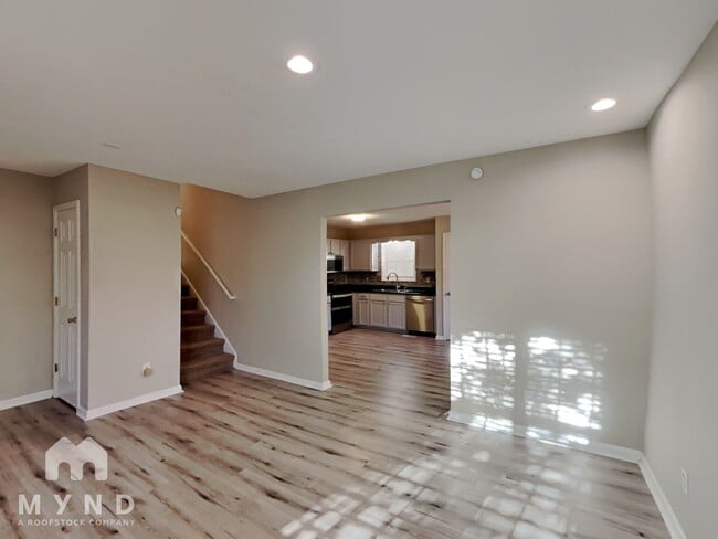 Photo - 107 Huntington Ct