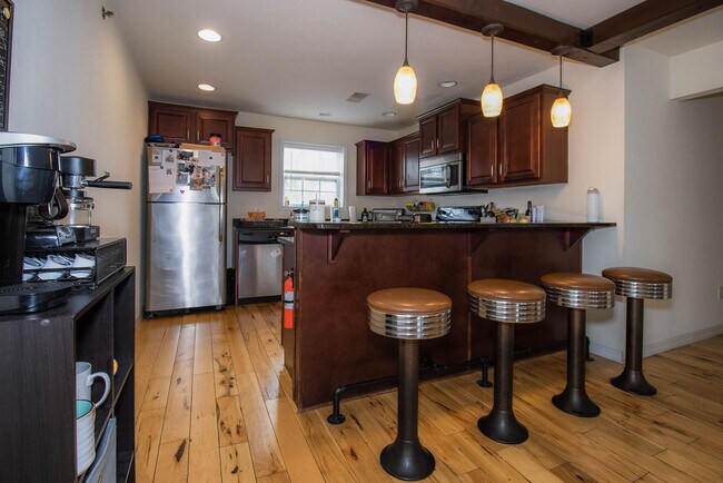 Photo - 940 S National Ave