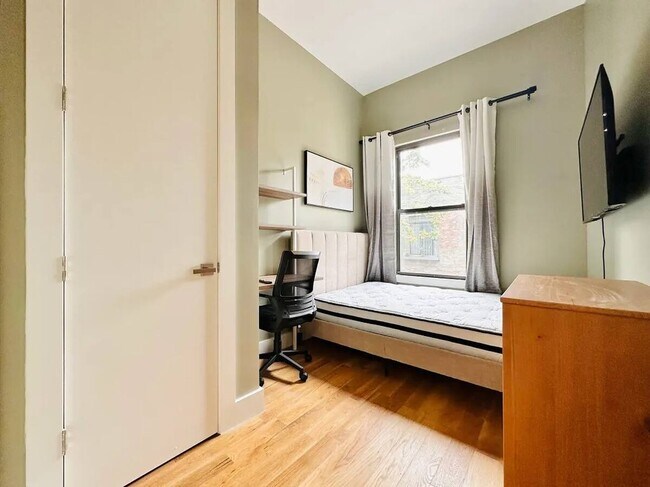 Photo - Furnished room/NOT APARTMENT Unit 2R