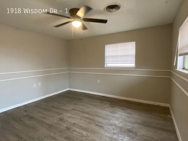 Building Photo - 1918 Wisdom Dr Unit 1