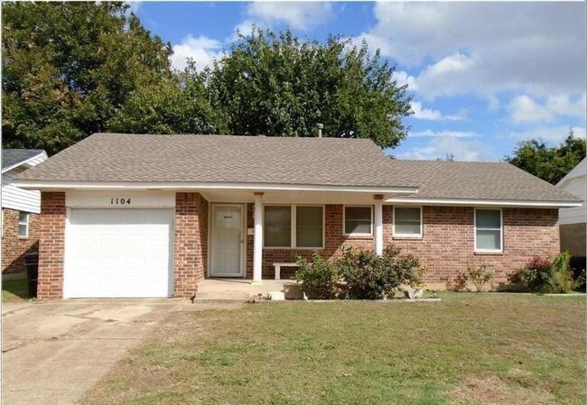 Photo - 1104 N Gale Ave