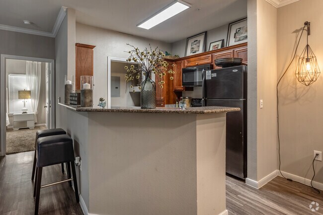 2BR, 2BA - 974SF - Kitchen
