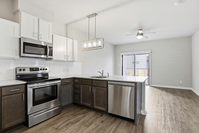 Building Photo - 711 S Frio St