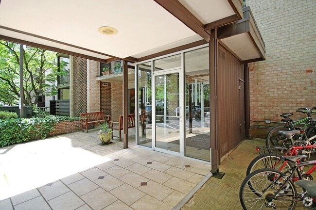 Building Photo - North Downtown Condo With Water/Sewer, Gas... Unit 610