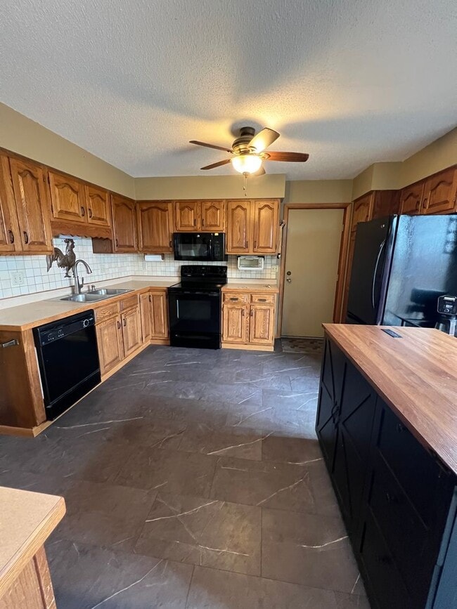 Photo - 2607 W 12th Street - Available May 8th - Short Term Rental Through October