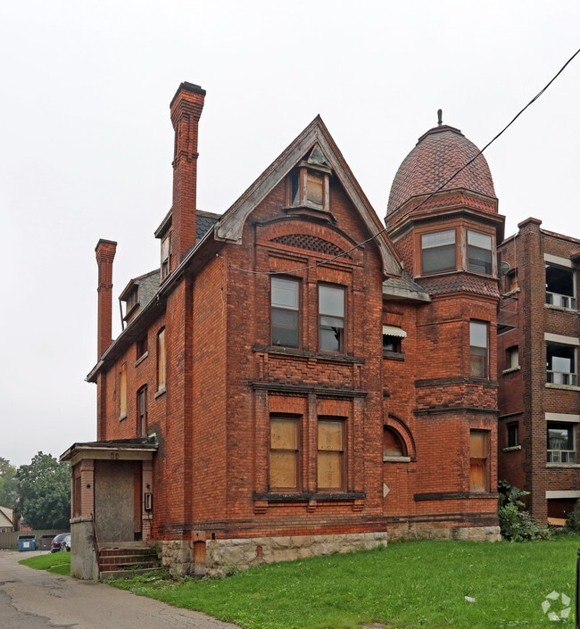 Primary Photo - Wentworth Place Apartments