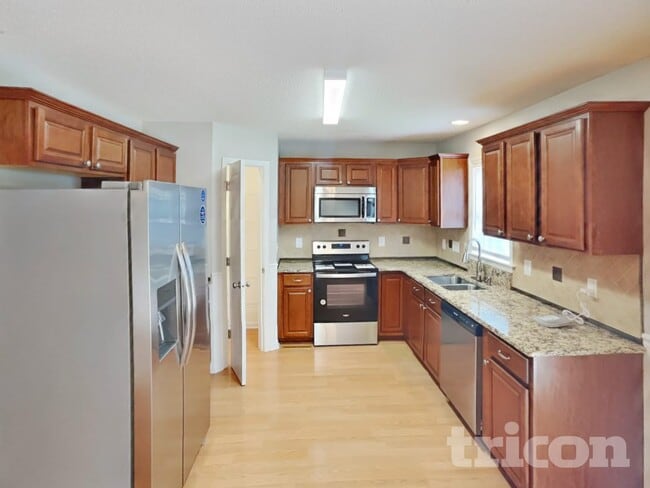 Photo - 200 Falcon Rd