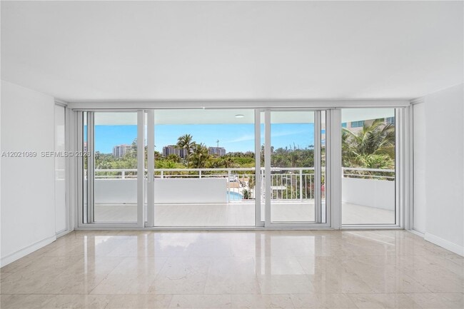 Photo - 400 South Pointe Dr Unit 409