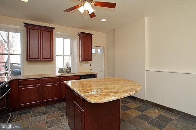 Photo - 4713 Umbria St