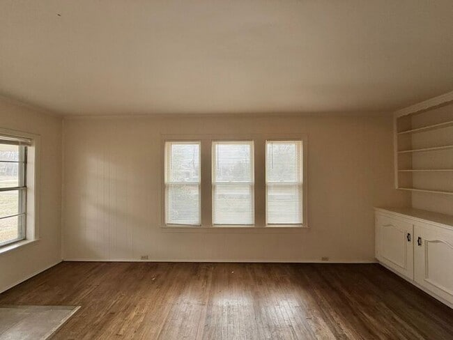 Photo - Tour Today! 2 Bedroom, 1 Bath Home