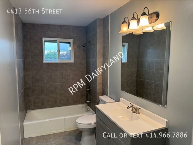 Photo - 4413 56th St