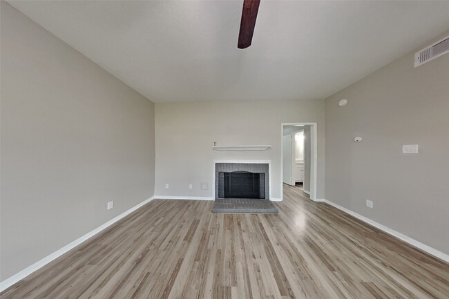 Photo - 21338 Wildcroft Dr