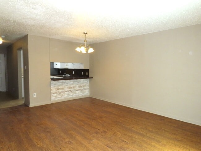 Photo - Quaint 2 Bedroom 1.5 Bath in a Country Set...