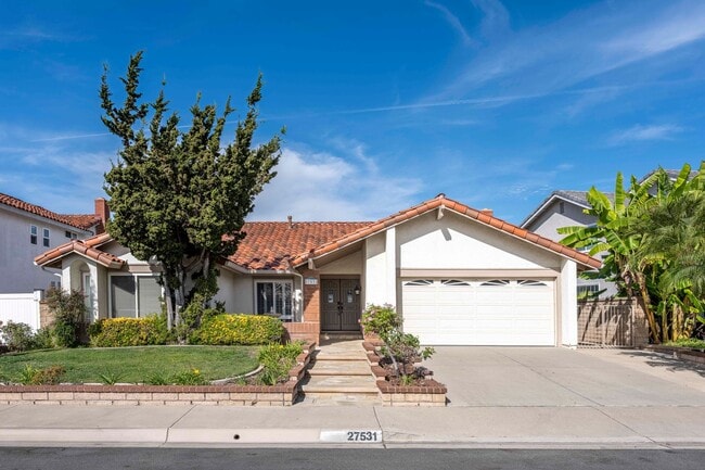 Building Photo - Single-story living with incredible panoramic sunset, mountain, and city light views