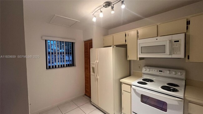 Photo - 851 NE 207th Ln Unit 204-13