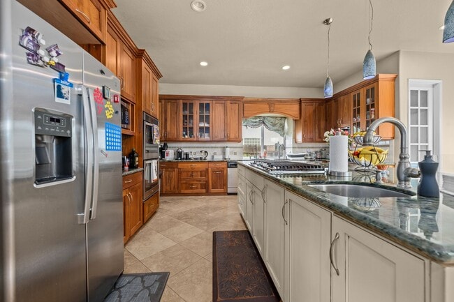 Photo - Expansive estate style home - 5 minute drive to SDSU!