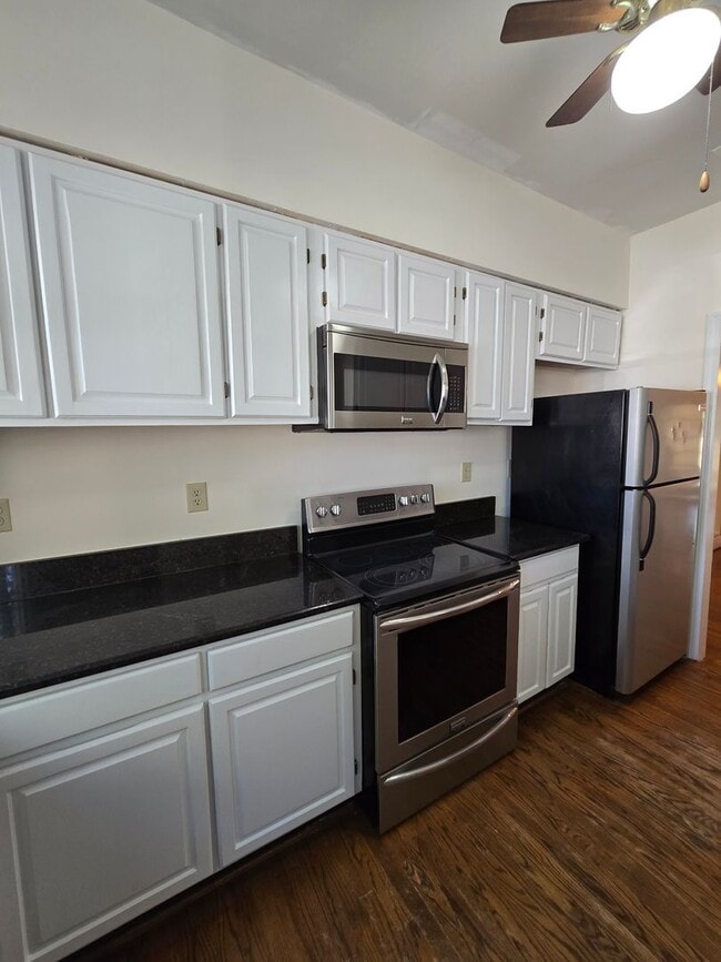 Photo - 733 Victorian Pl