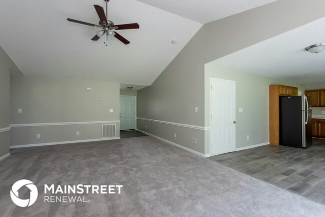 Photo - 208 James Crossing