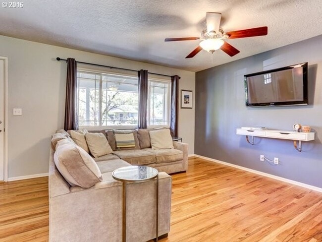 Photo - 2520 SW Edgemoor Ave