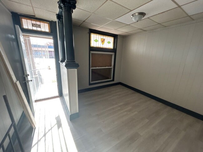 Photo - 1302 Bonaparte Ave