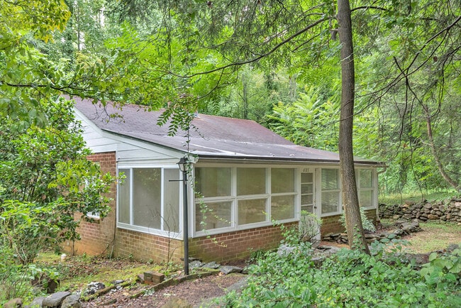 Photo - 605 Shepards Hill Rd