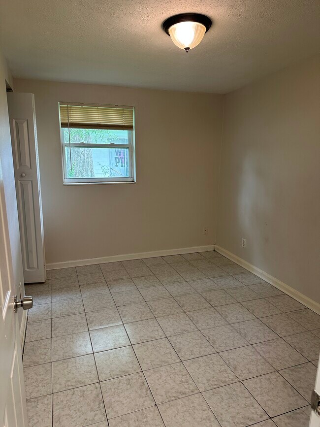 Photo - 1576 W 13th St