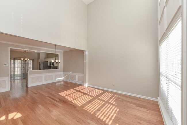 Photo - Great Brentwood Location!!