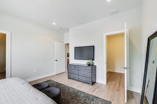 Photo - 4010 N Lincoln Ave