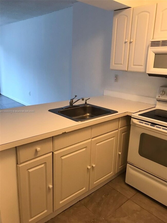 Photo - 16465 NE 22nd Ave Unit 113