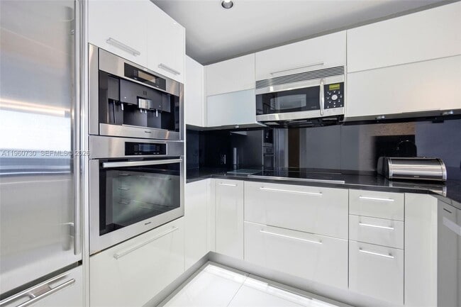 Photo - 17121 Collins Ave