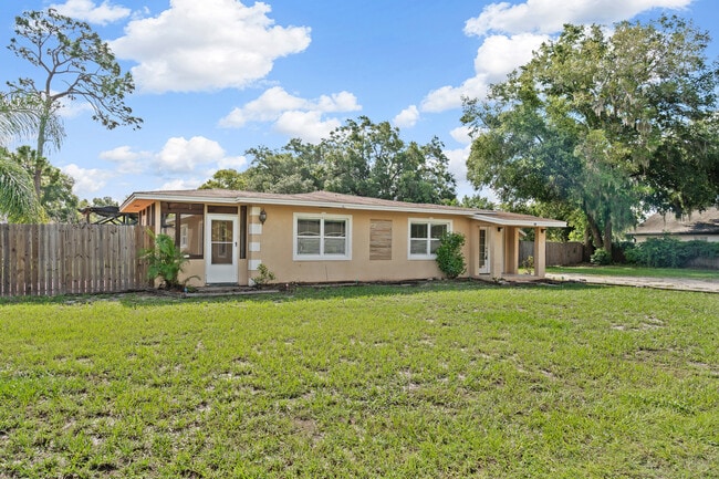 Building Photo - 585 N Wayman St Rental