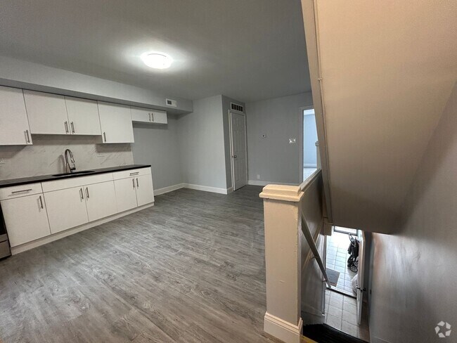 Building Photo - 915 Washington Ave Unit 2F Rental
