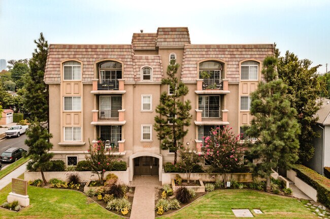 Lido Apartments - 2810 S Sepulveda