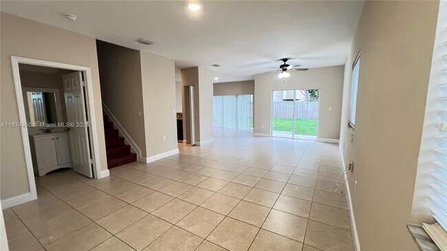 Photo - 370 NE 34th Ave