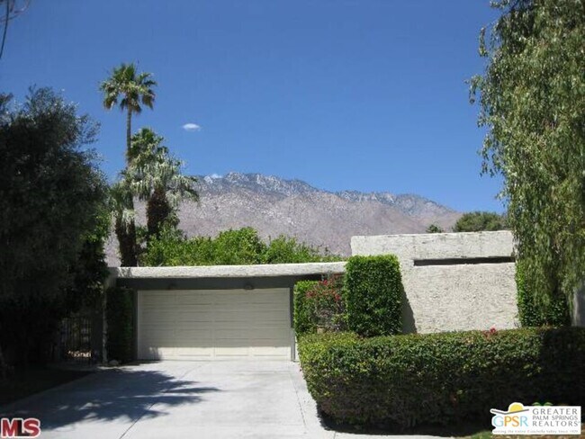 Photo - 587 N Saturmino Dr