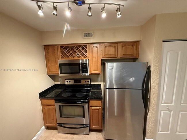 Photo - 2820 N Oakland Forest Dr Unit 102
