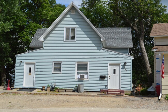 Building Photo - Upper Unit of Duplex Rental