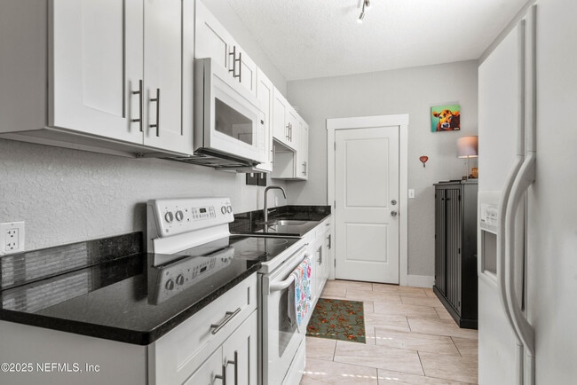 Photo - 909 Cedar St