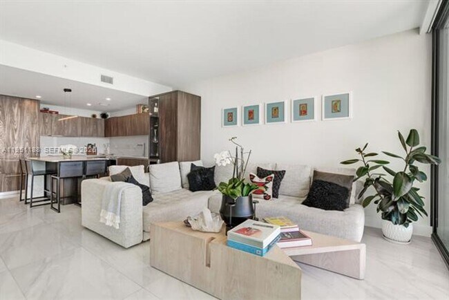 Photo - 3131 NE 7th Ave Unidad 3131 NE 7th Ave 3905