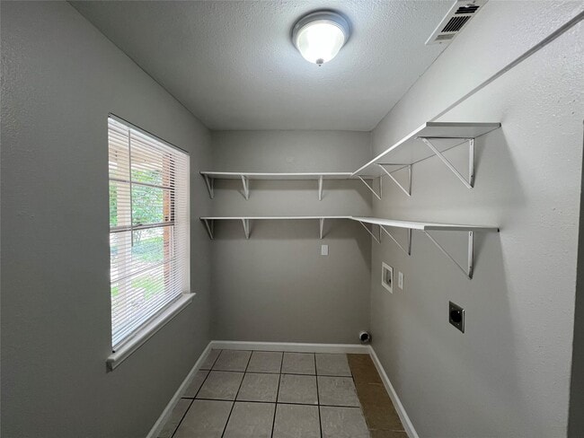 Photo - 2402 Fawnwood Ln