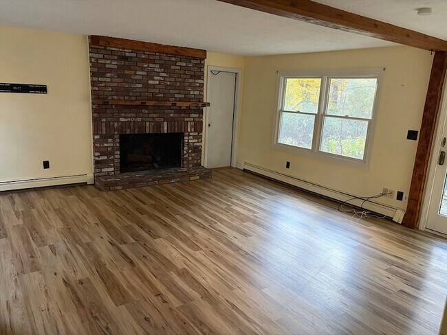 Photo - 131 E Washington St