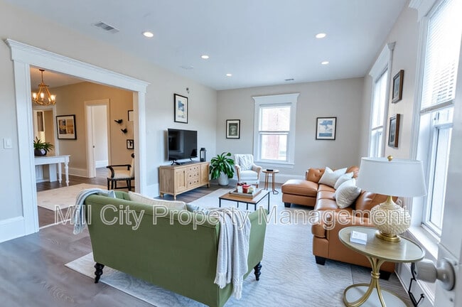 Building Photo - 261 Orange St