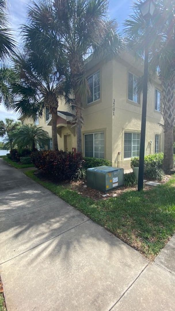 Photo - Beautiful 3 Bedroom 2.5 Bath Townhome in Lakeside Village!!