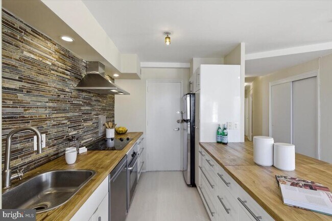 Photo - 4740 Connecticut Ave NW Unit 706